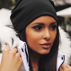 Slouchy Beanie in black New with tags unisex